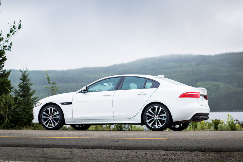 Illustration for article titled The 2018 Jaguar XE Would Be The Perfect Sport Sedan If It Was More Exciting